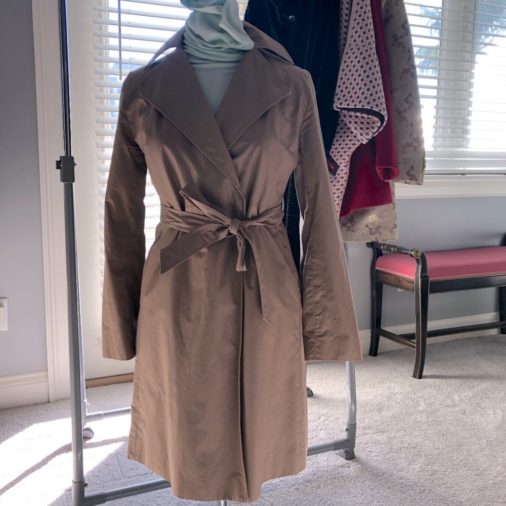 Banana Republic Women’s Classic Lined Trench Coat in Tan Jacket Tie Waist Small